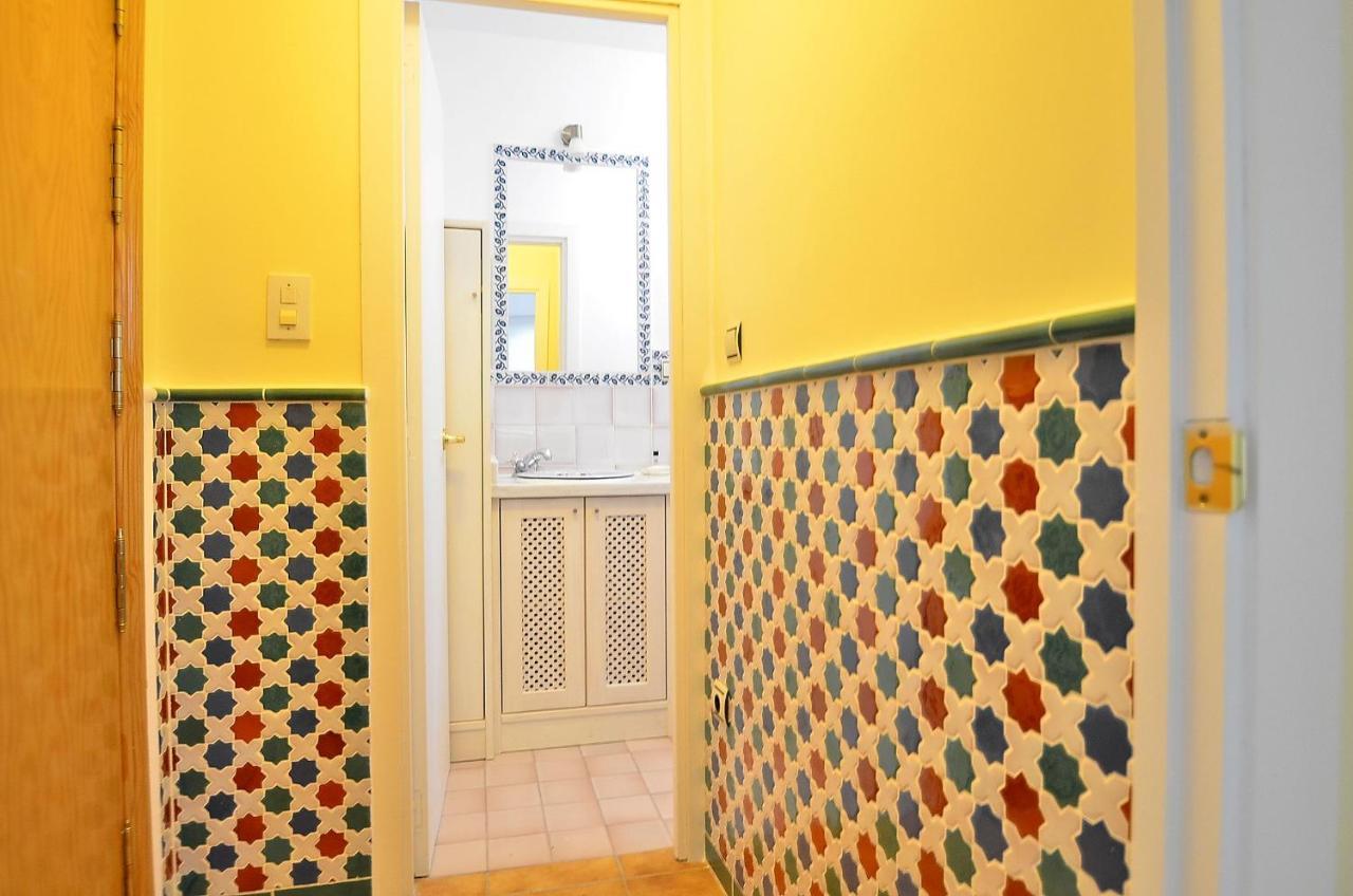 The Nasrid Palace From Your Bed ! Granada Bagian luar foto