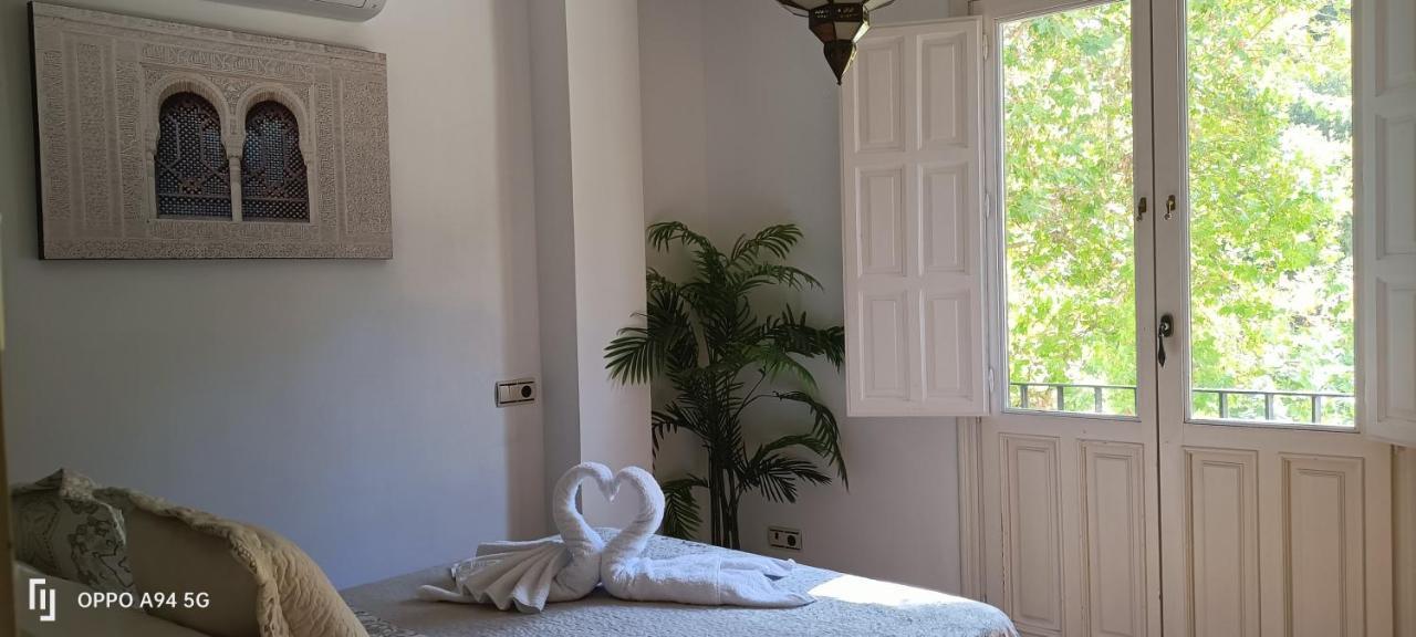 The Nasrid Palace From Your Bed ! Granada Bagian luar foto