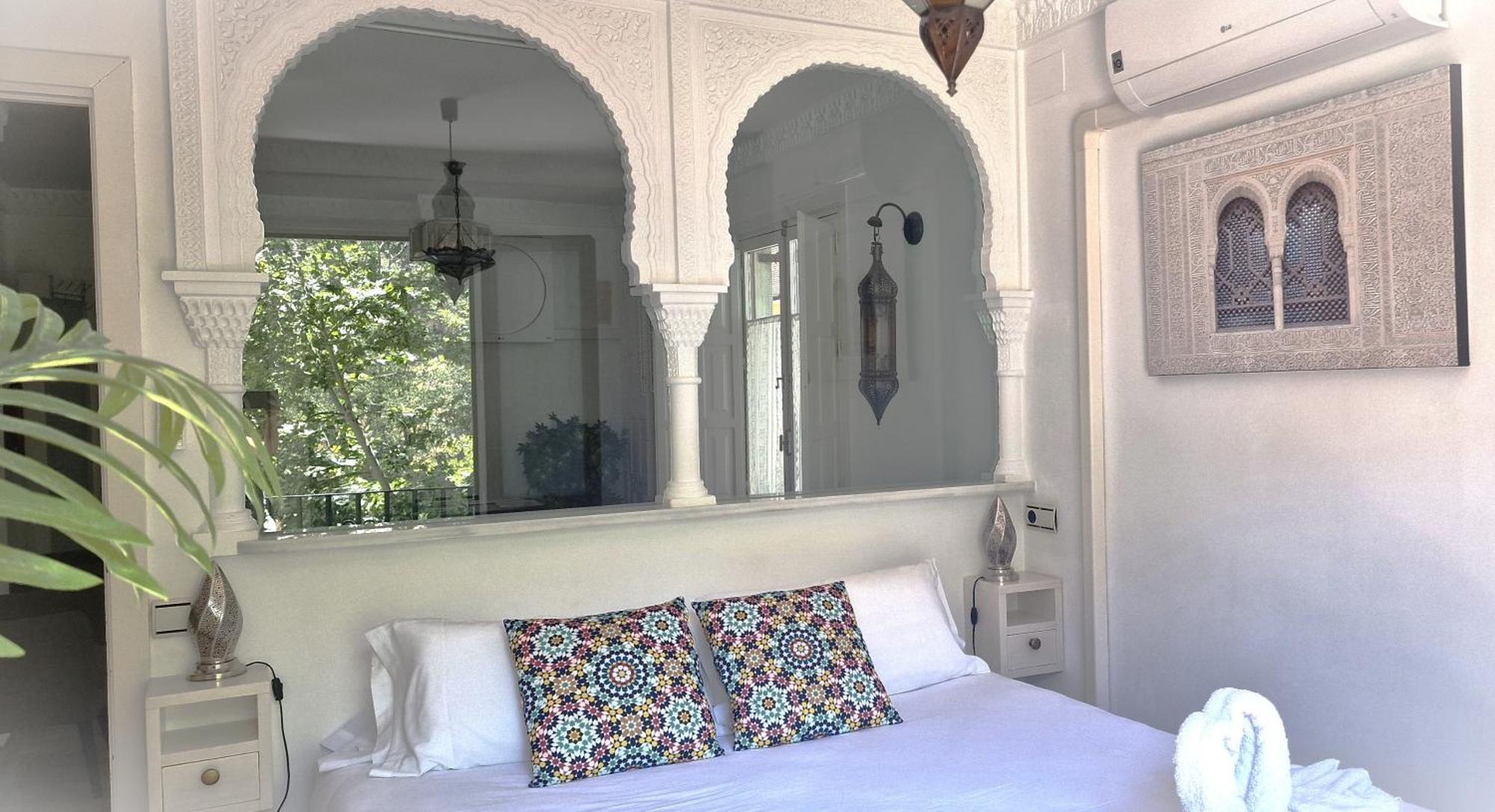 The Nasrid Palace From Your Bed ! Granada Bagian luar foto