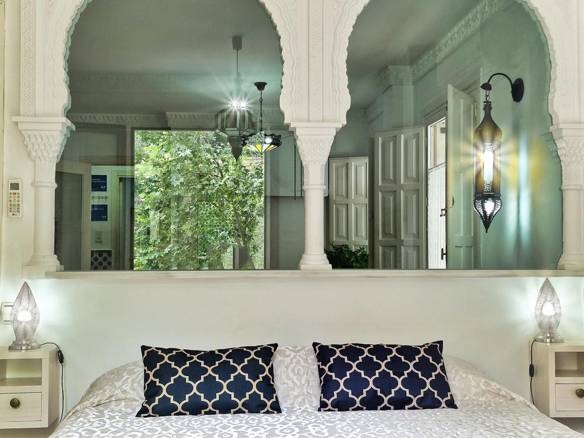 The Nasrid Palace From Your Bed ! Granada Bagian luar foto