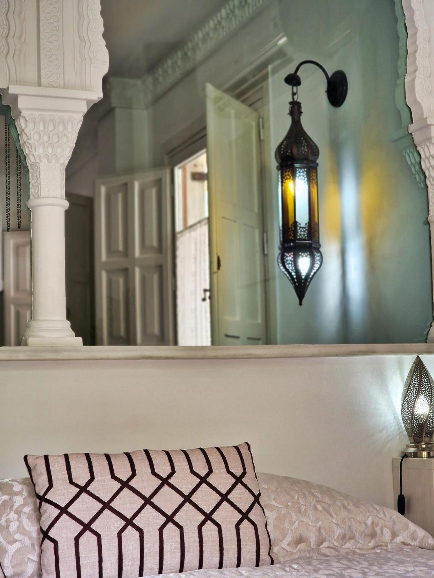 The Nasrid Palace From Your Bed ! Granada Bagian luar foto