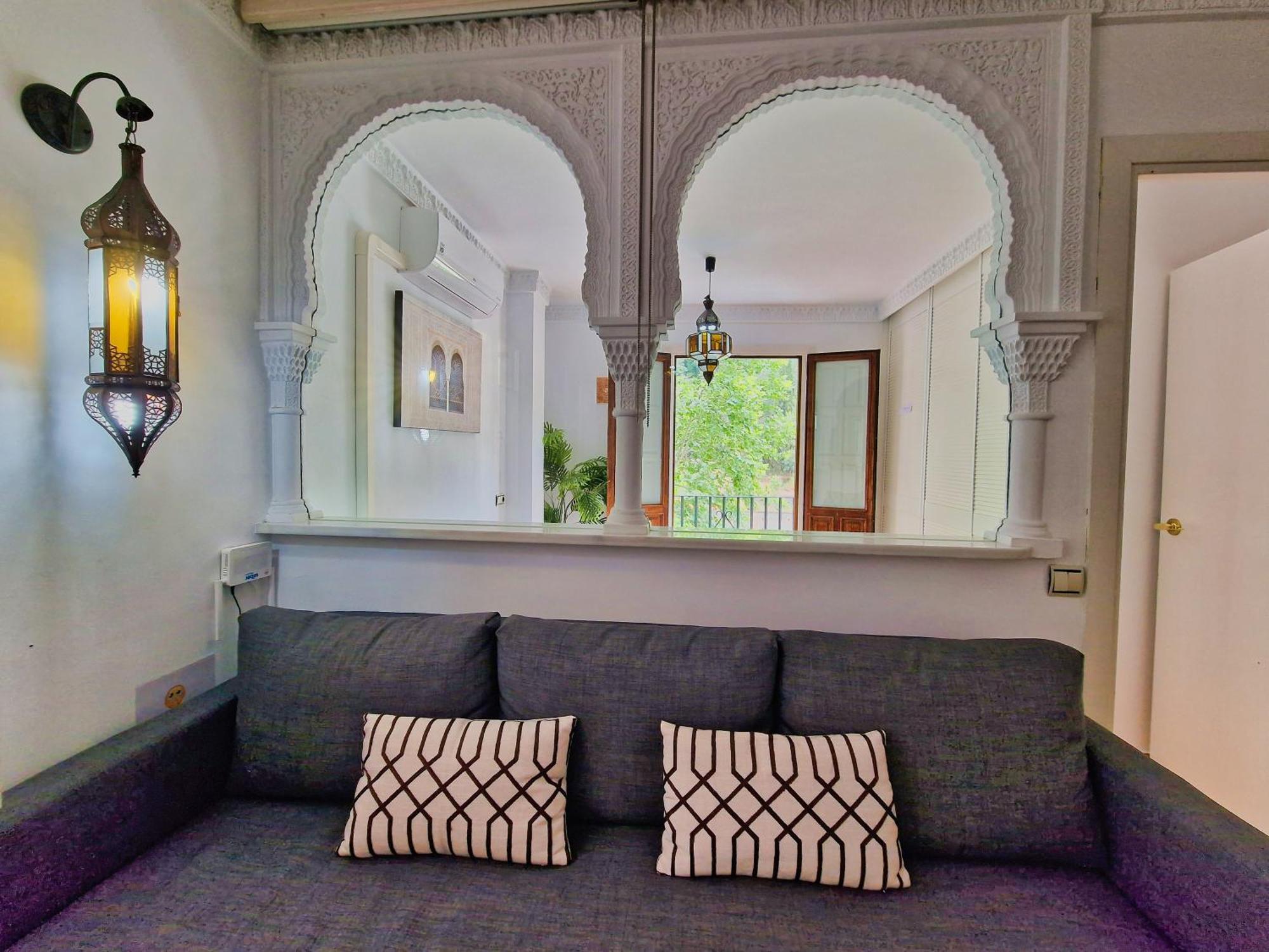 The Nasrid Palace From Your Bed ! Granada Bagian luar foto