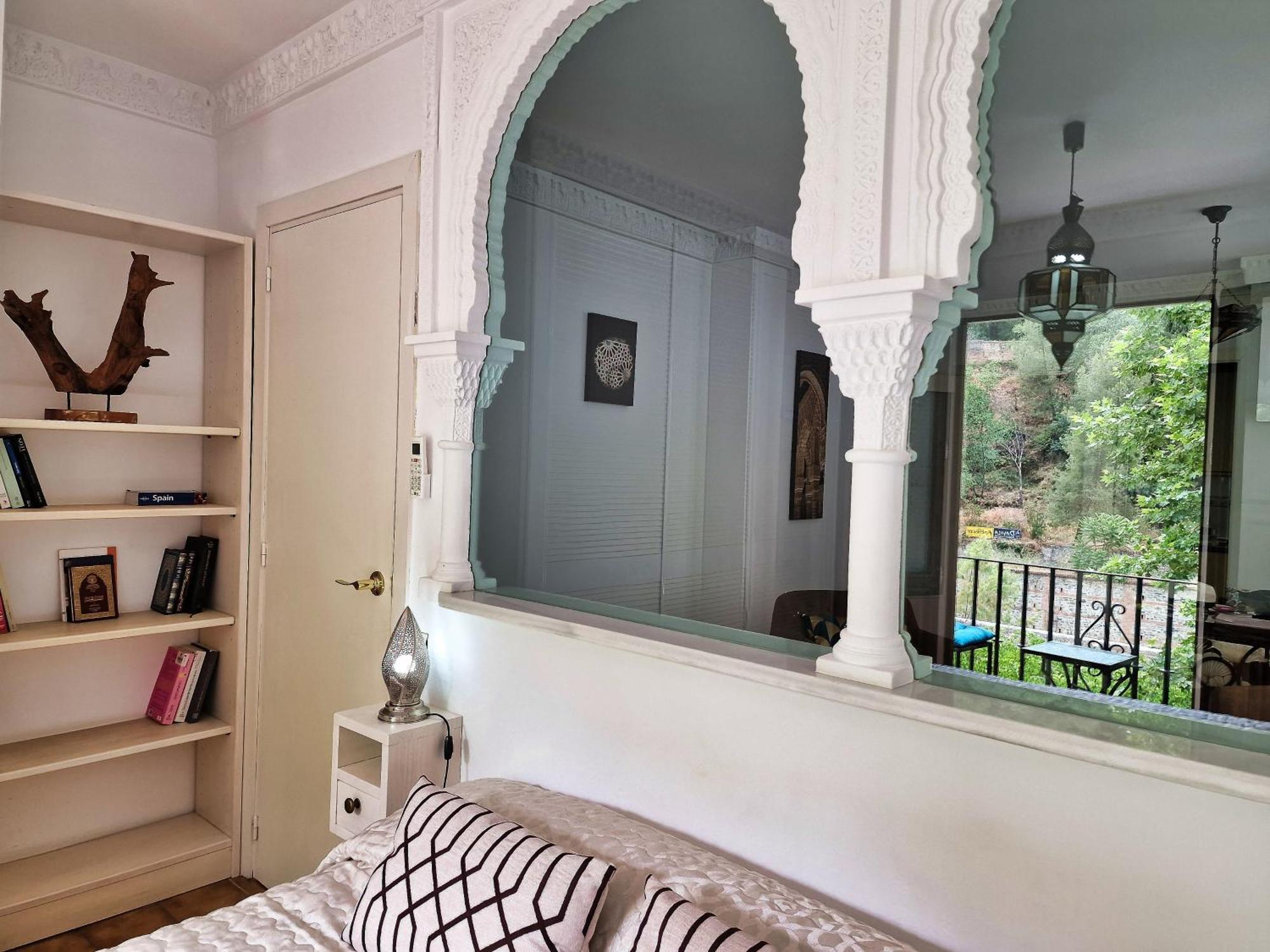 The Nasrid Palace From Your Bed ! Granada Bagian luar foto